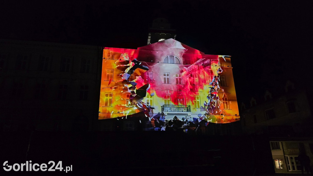 Patriotyczne śpiewanie i Mapping 3D na Ratuszu (01.05.)