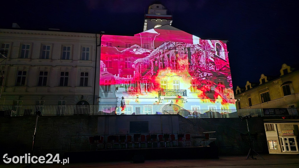Patriotyczne śpiewanie i Mapping 3D na Ratuszu (01.05.)