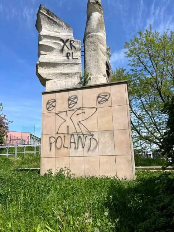 Wandalizm na Pomniku Bohaterów