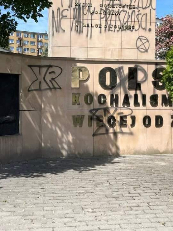 Wandalizm na Pomniku Bohaterów