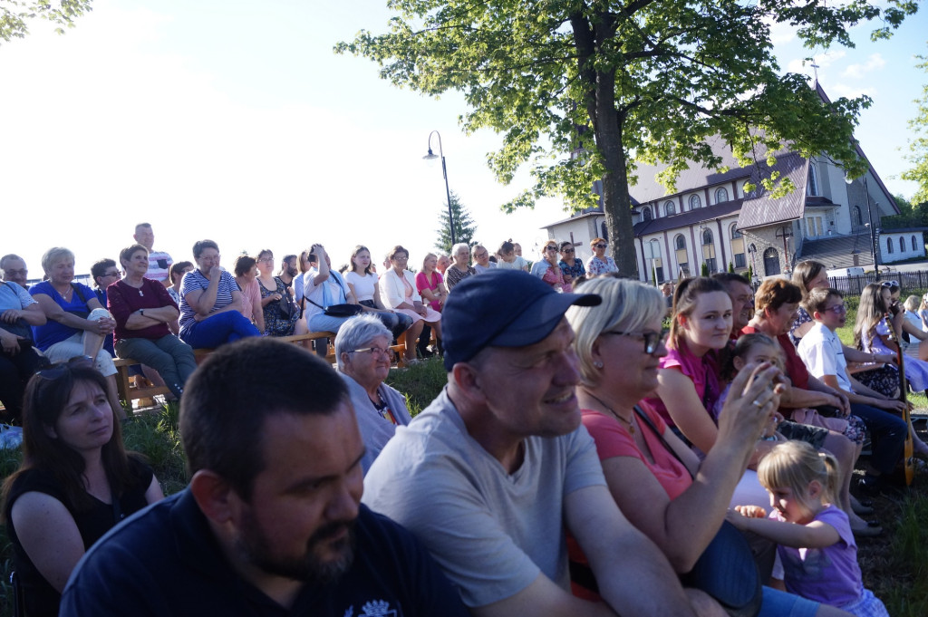 Obchody Dnia Matki w Ropie