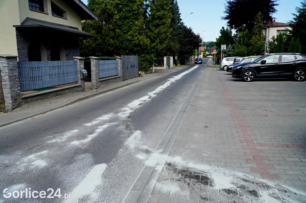Próg zwalniający na ulicy Broniewskiego