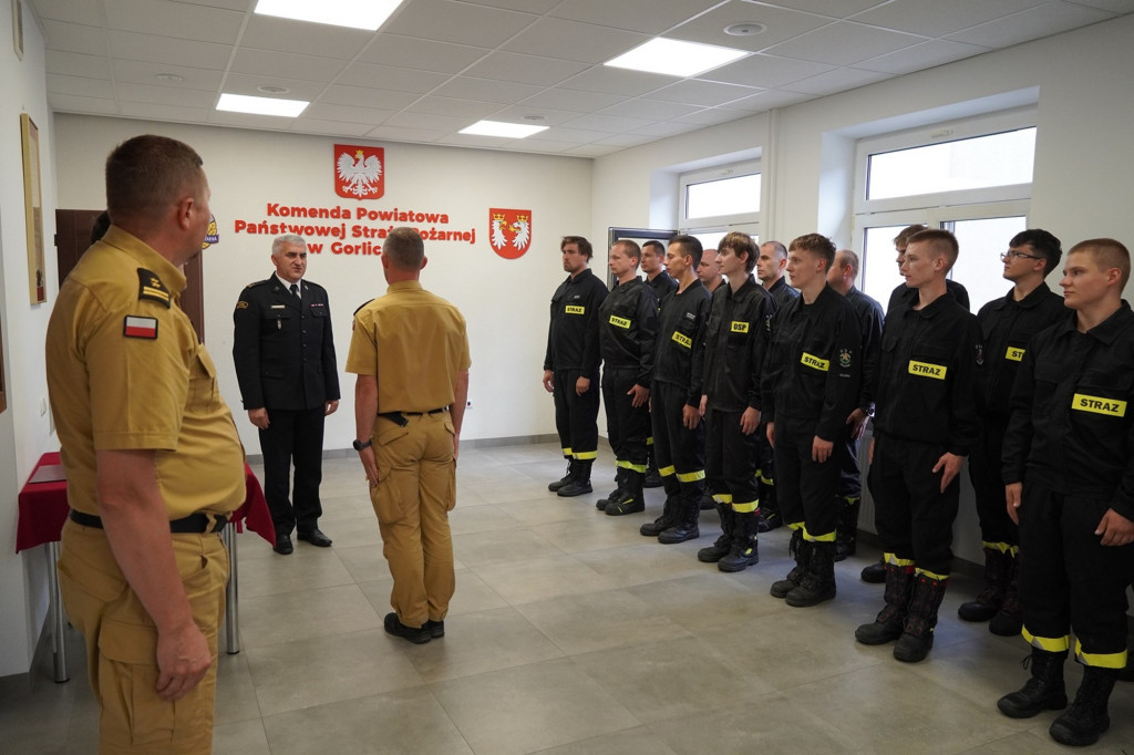 Przyrzeczenie 25 nowych druhen i druhów OSP