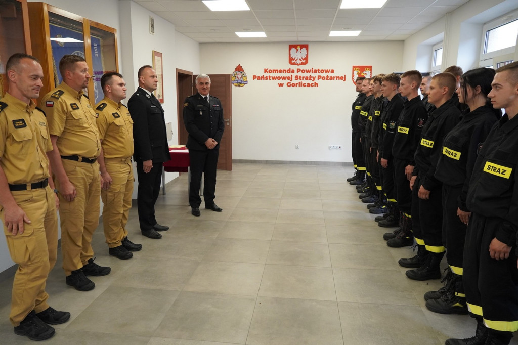 Przyrzeczenie 25 nowych druhen i druhów OSP