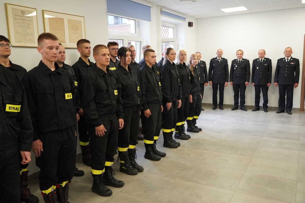 Przyrzeczenie 25 nowych druhen i druhów OSP