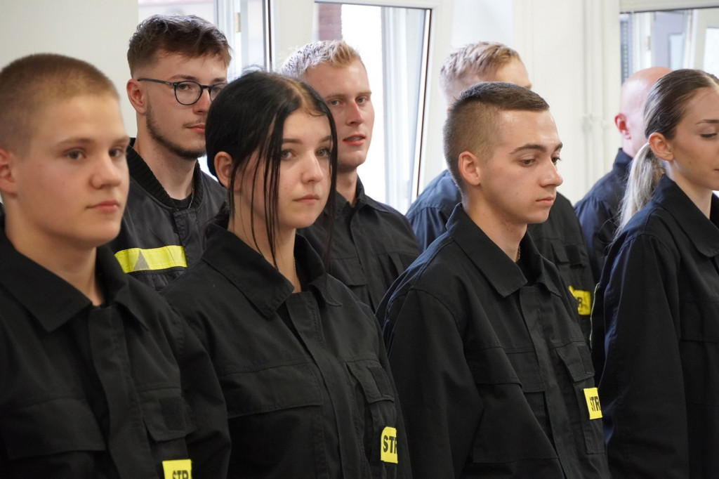 Przyrzeczenie 25 nowych druhen i druhów OSP