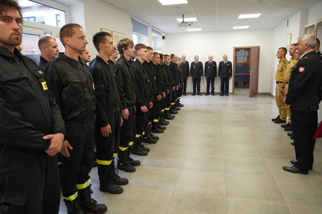 Przyrzeczenie 25 nowych druhen i druhów OSP
