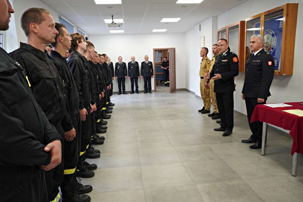 Przyrzeczenie 25 nowych druhen i druhów OSP