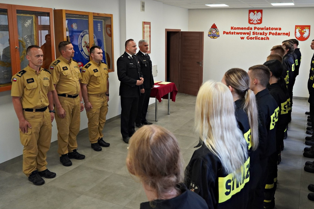 Przyrzeczenie 25 nowych druhen i druhów OSP