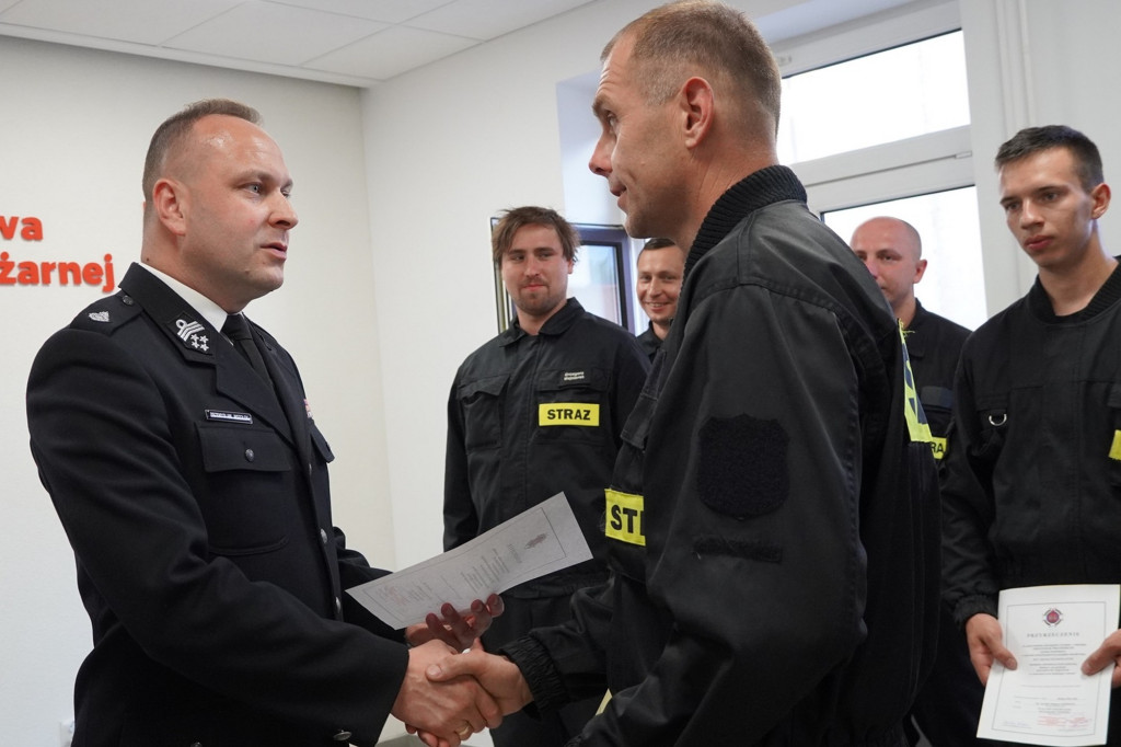 Przyrzeczenie 25 nowych druhen i druhów OSP