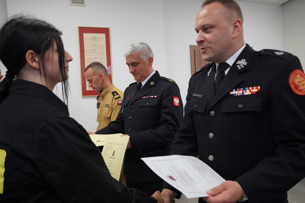 Przyrzeczenie 25 nowych druhen i druhów OSP