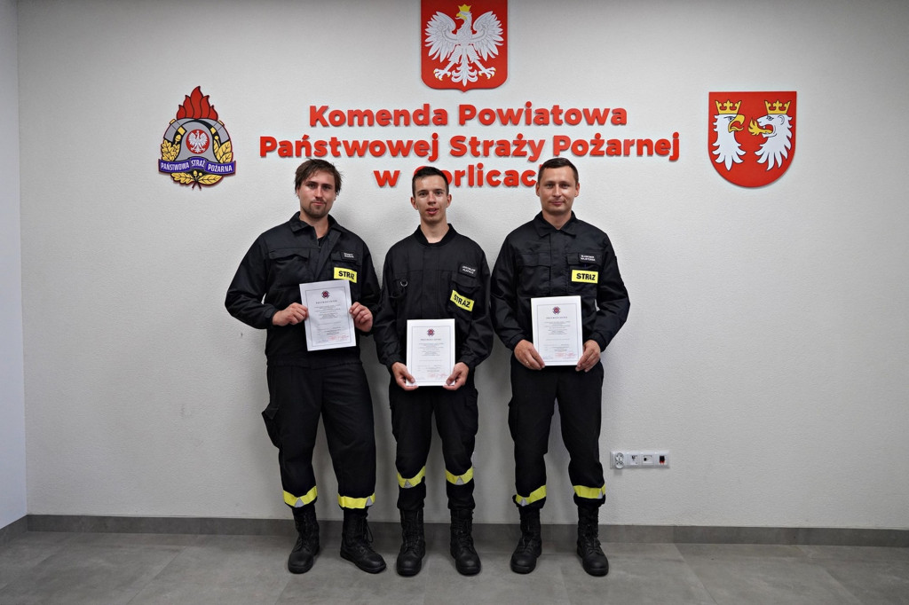 Przyrzeczenie 25 nowych druhen i druhów OSP