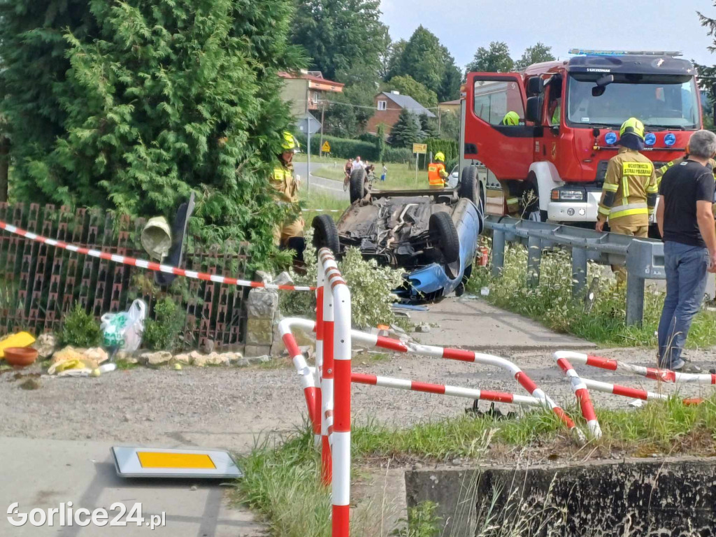 Dachowanie osobówki w Sękowej (20.07.)