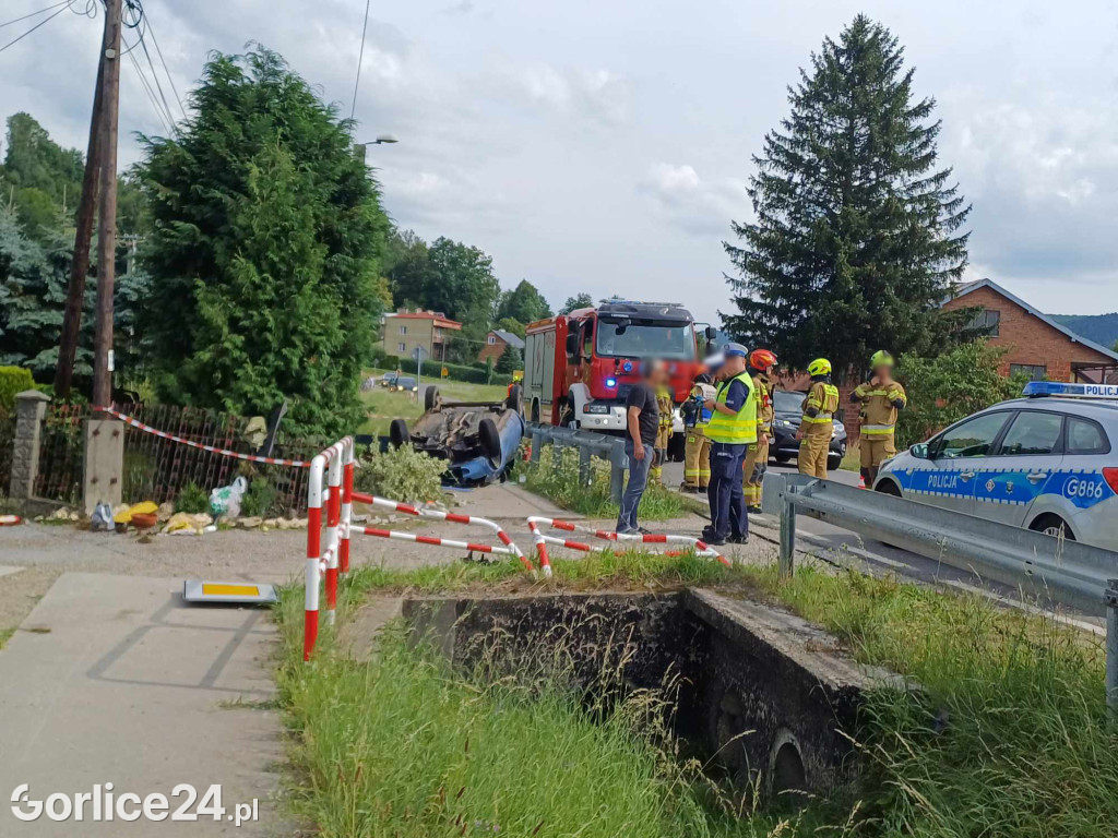 Dachowanie osobówki w Sękowej (20.07.)