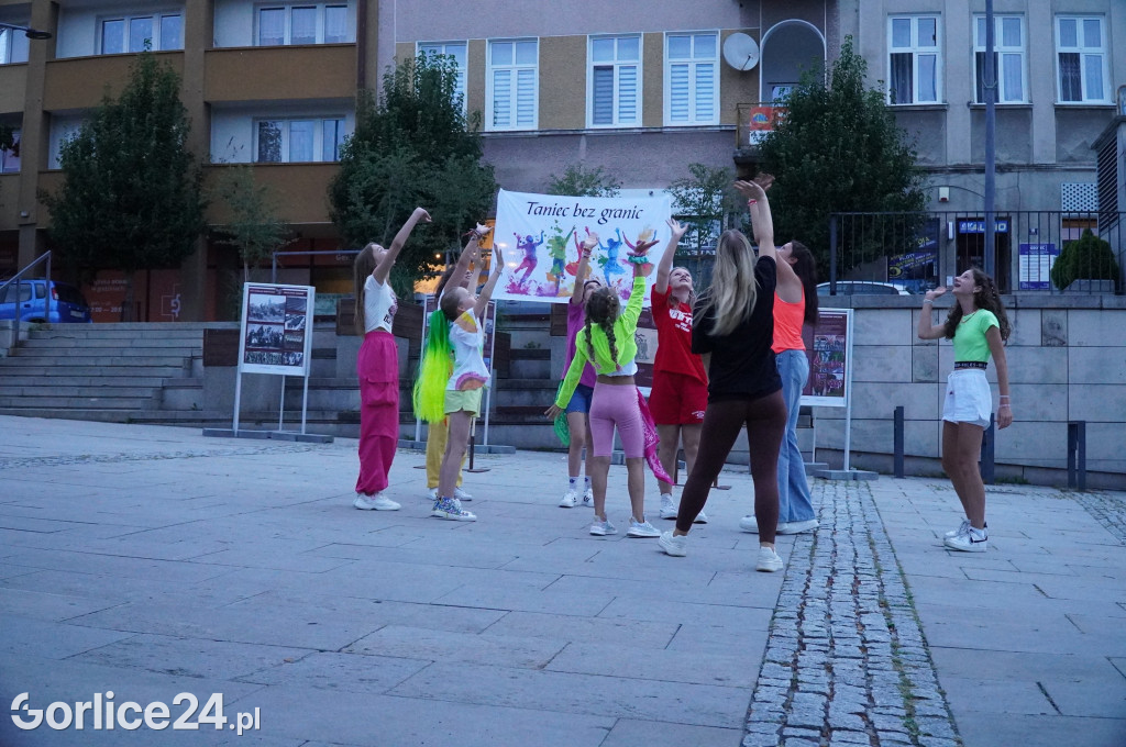 Gorlicki Flash Mob i pokaz Fire LED Show