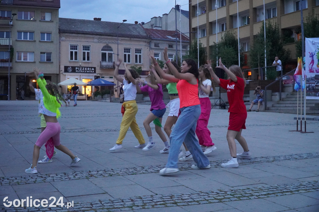 Gorlicki Flash Mob i pokaz Fire LED Show