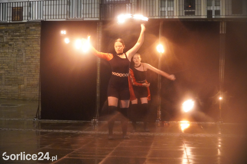 Gorlicki Flash Mob i pokaz Fire LED Show
