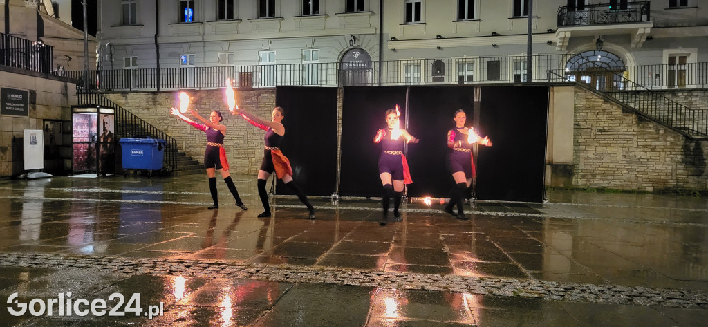 Gorlicki Flash Mob i pokaz Fire LED Show