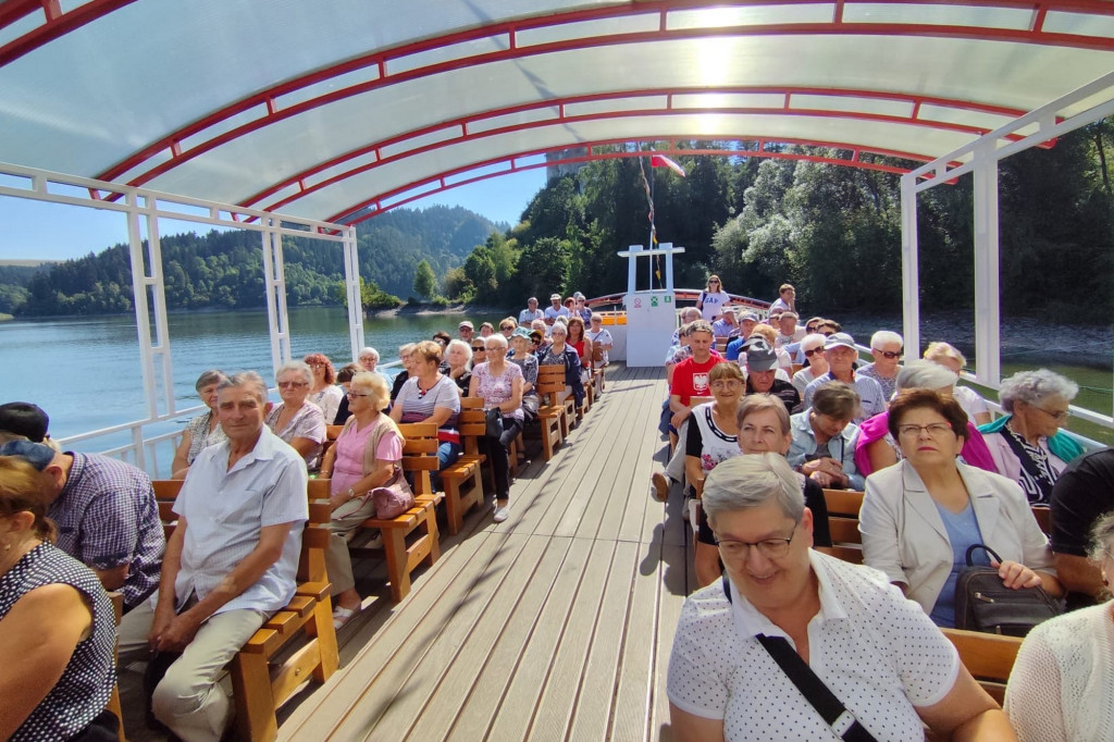 Seniorzy z Sękowej nad zalewem Czorsztyńskim