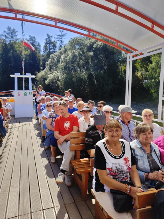 Seniorzy z Sękowej nad zalewem Czorsztyńskim