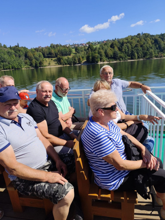 Seniorzy z Sękowej nad zalewem Czorsztyńskim