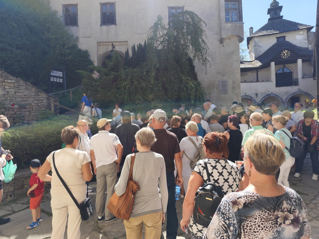 Seniorzy z Sękowej nad zalewem Czorsztyńskim