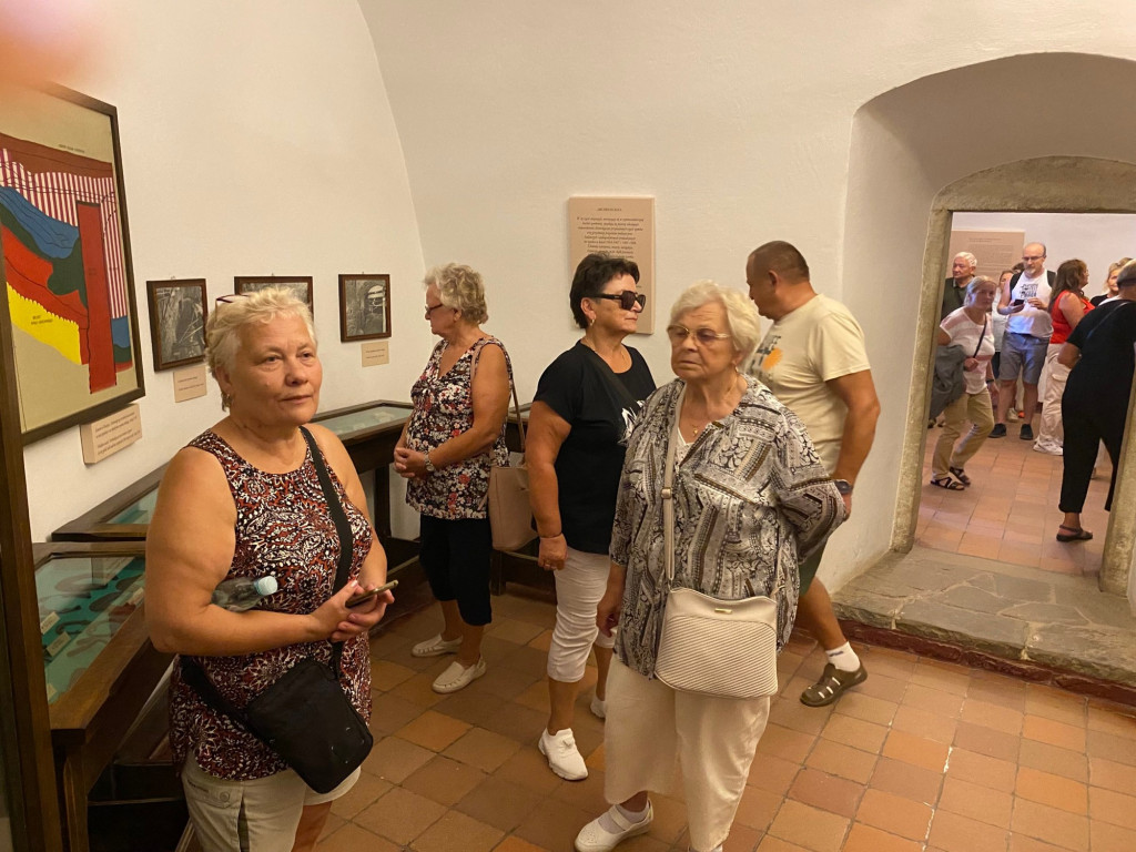 Seniorzy z Sękowej nad zalewem Czorsztyńskim