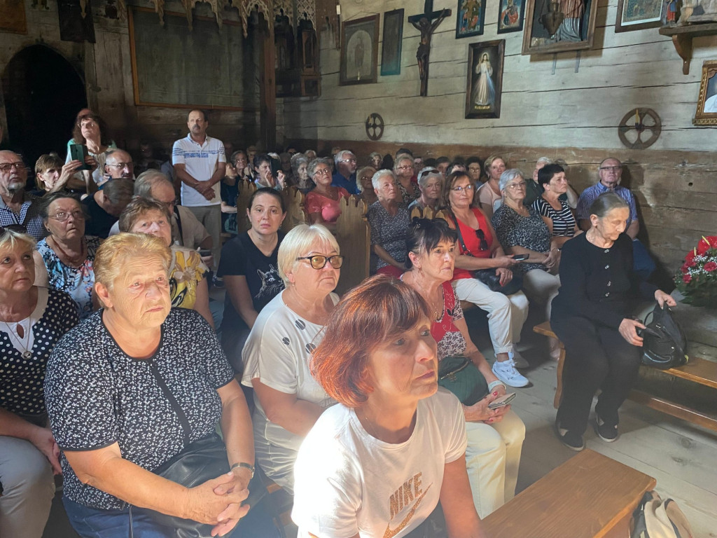 Seniorzy z Sękowej nad zalewem Czorsztyńskim