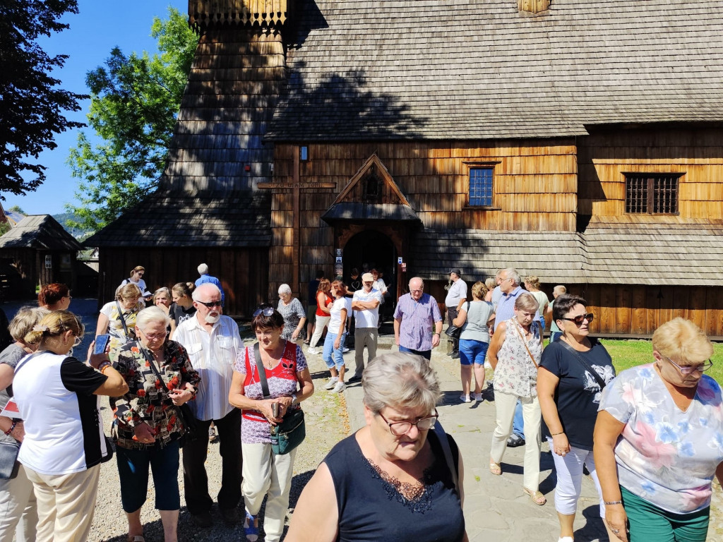 Seniorzy z Sękowej nad zalewem Czorsztyńskim