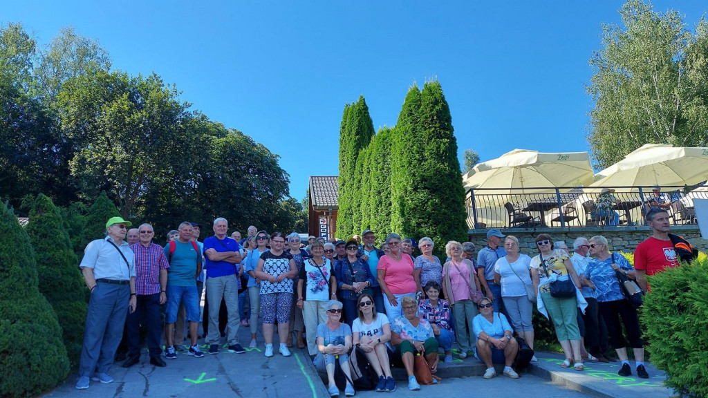 Seniorzy z Sękowej nad zalewem Czorsztyńskim