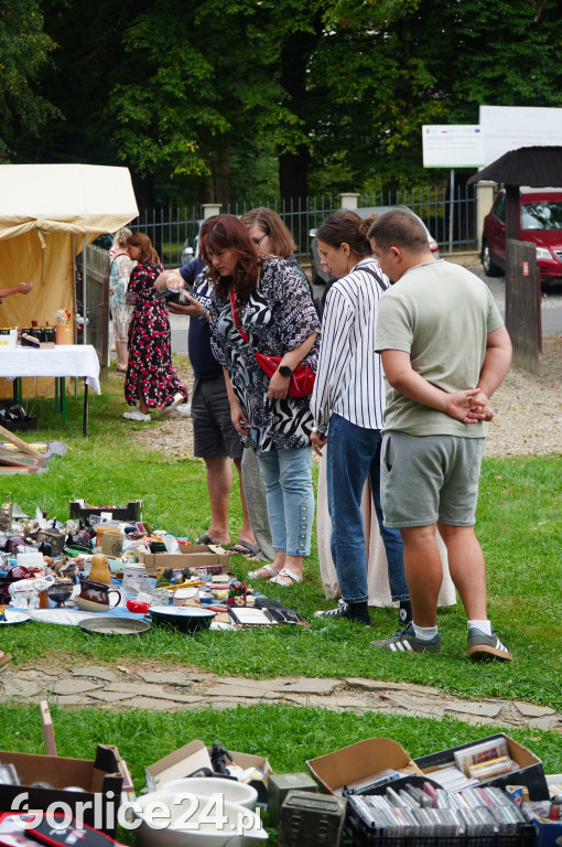 Pogórzańskie Targowisko Staroci w Szymbarku