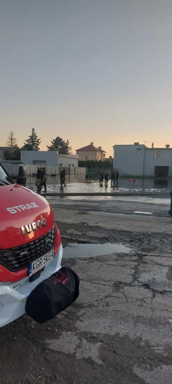 OSP Łosie i OSP Smerekowiec na ratunek powodzianom