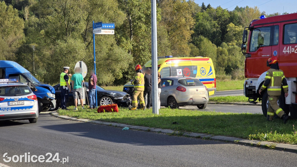 Zderzenie 3 samochodów na ul. Parkowej