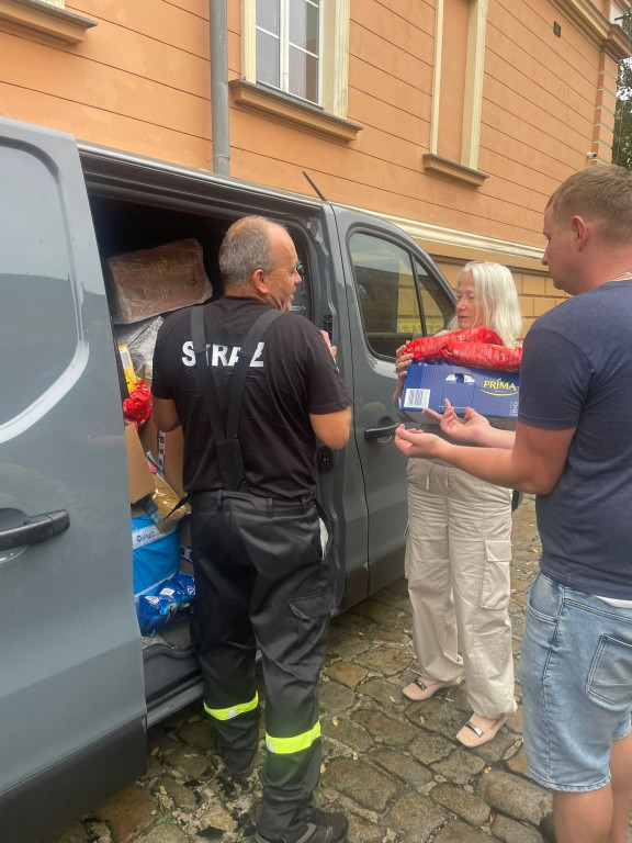 Pomoc z Bobowej płynie na tereny dotknięte powodzią