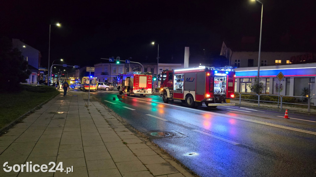 Czołowe zderzenie samochodów na Zawodziu