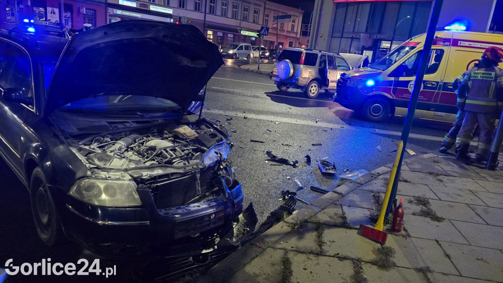 Czołowe zderzenie samochodów na Zawodziu