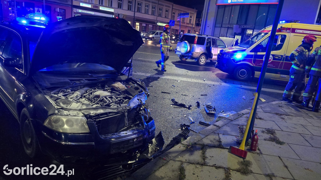 Czołowe zderzenie samochodów na Zawodziu