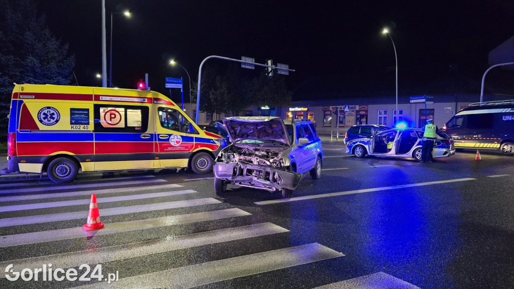 Czołowe zderzenie samochodów na Zawodziu