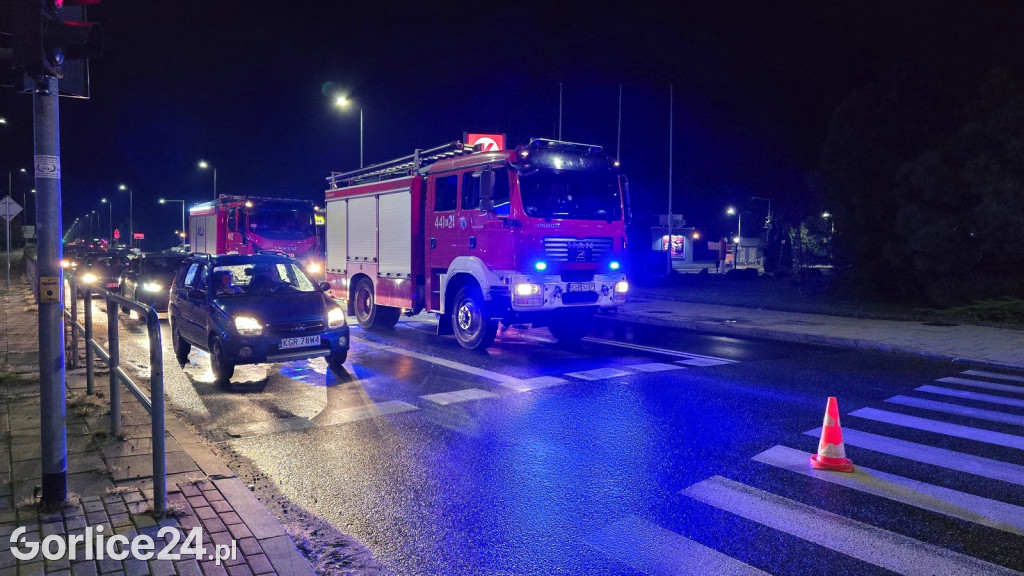 Czołowe zderzenie samochodów na Zawodziu