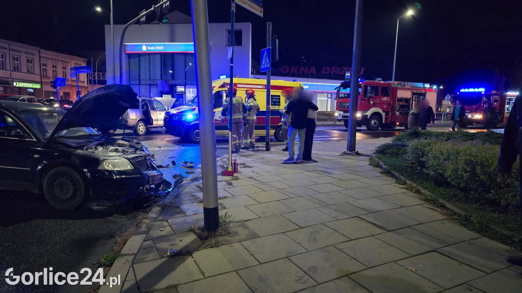 Czołowe zderzenie samochodów na Zawodziu
