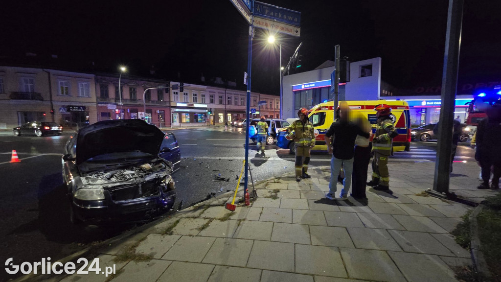 Czołowe zderzenie samochodów na Zawodziu