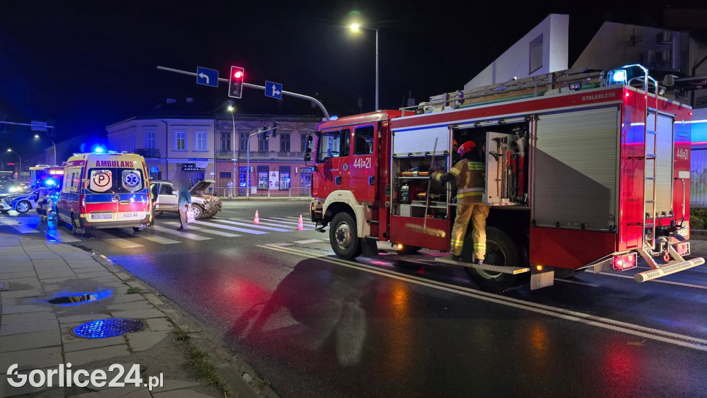 Czołowe zderzenie samochodów na Zawodziu