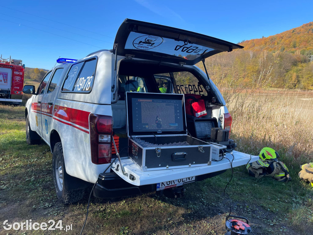 Motolotniarz wpadł na linię energetyczną