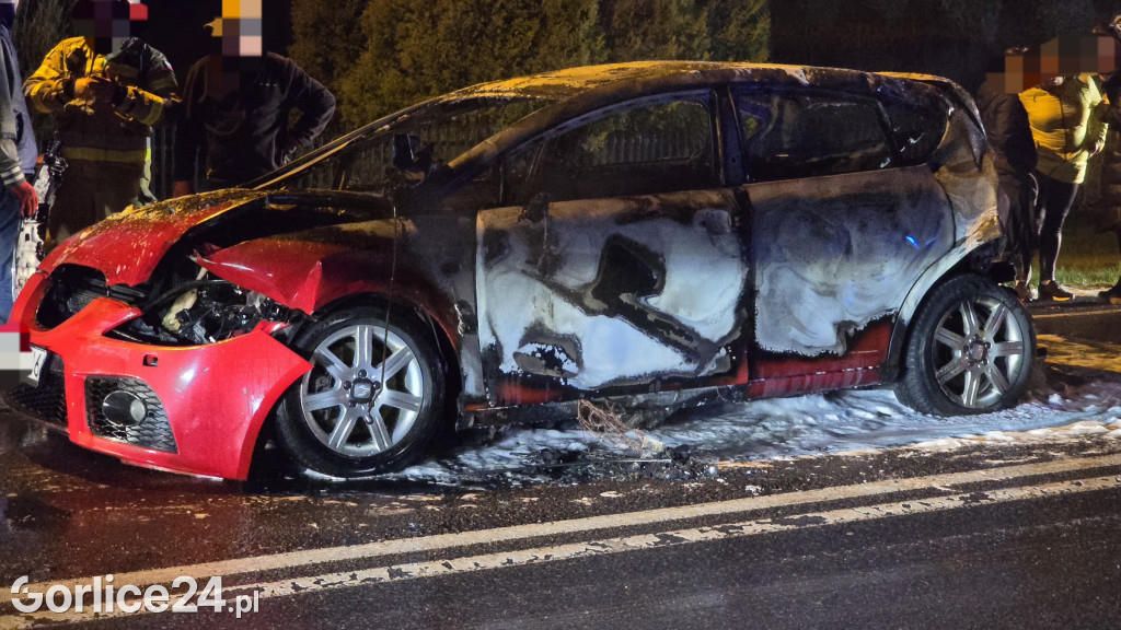 Zderzenie i pożar samochodu na DK28 w Szymbarku (04.11)