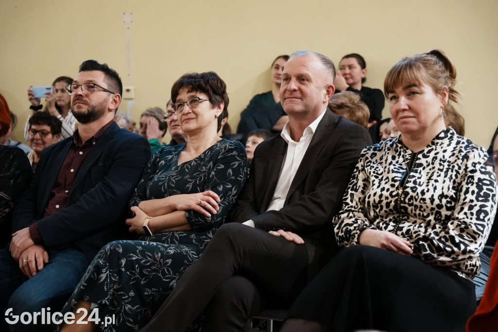 Andrzejki z Łukasiewiczem w Ropicy Polskiej