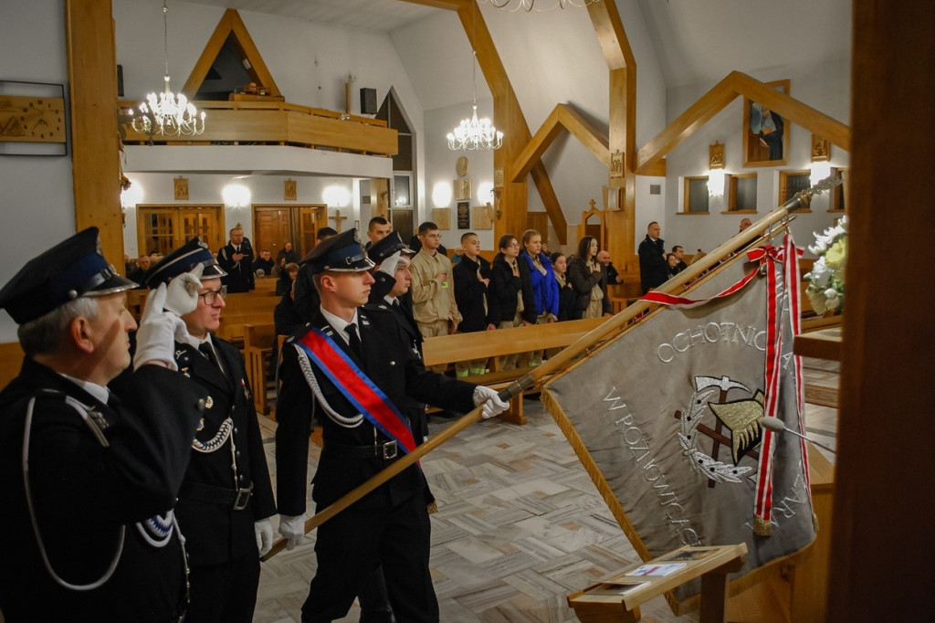 Uroczyste poświecenie nowych pojazdów w OSP Rożnowice