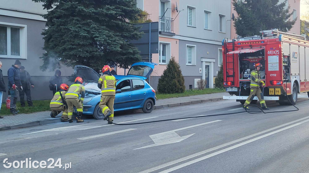 Pożar samochodu na ul. Węgierskiej w Gorlicach (06.12)