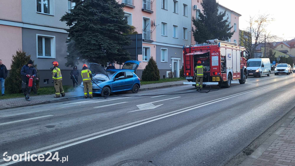 Pożar samochodu na ul. Węgierskiej w Gorlicach (06.12)