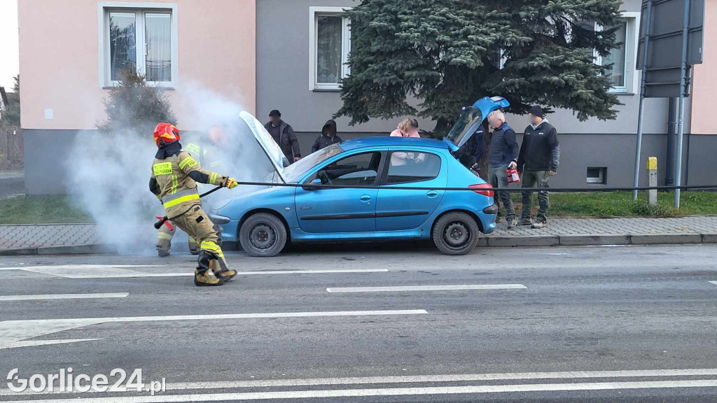 Pożar samochodu na ul. Węgierskiej w Gorlicach (06.12)