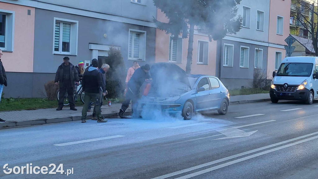 Pożar samochodu na ul. Węgierskiej w Gorlicach (06.12)